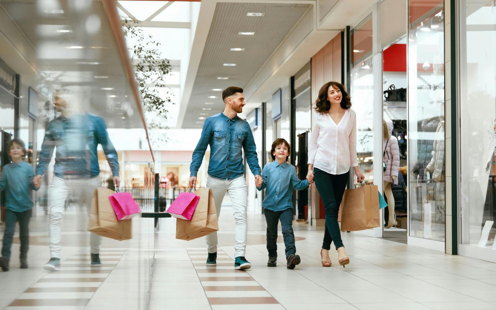 Photo: Shopping Family